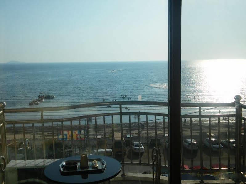 Ocean Beach Hotel Таеан Екстериор снимка